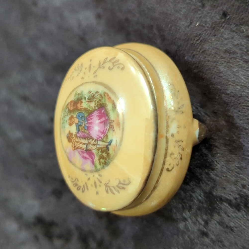 Unmarked Vintage Porcelain Trinket Box w/Lid Made in Japan